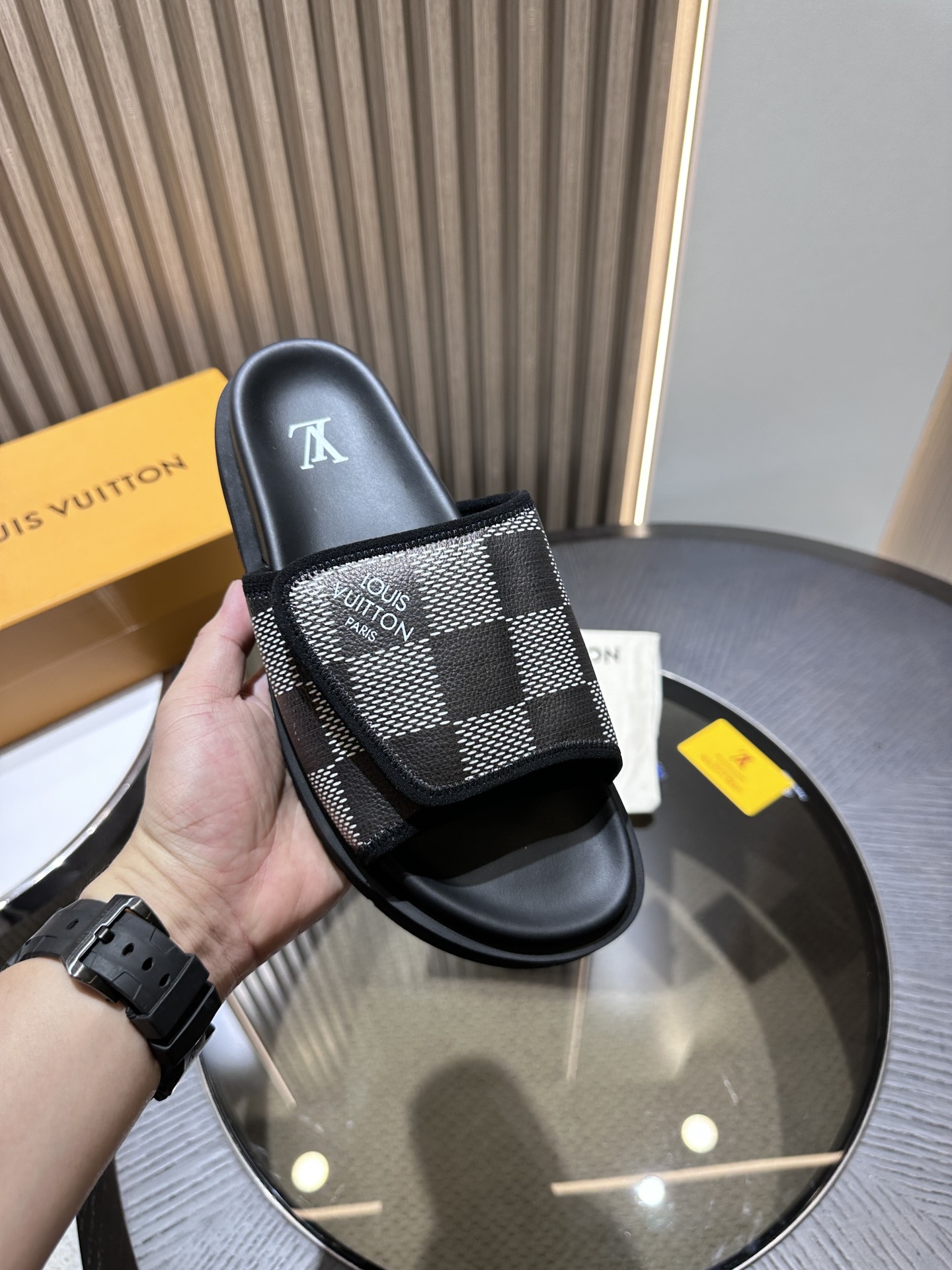 LOUI VUITTO SLIDE
