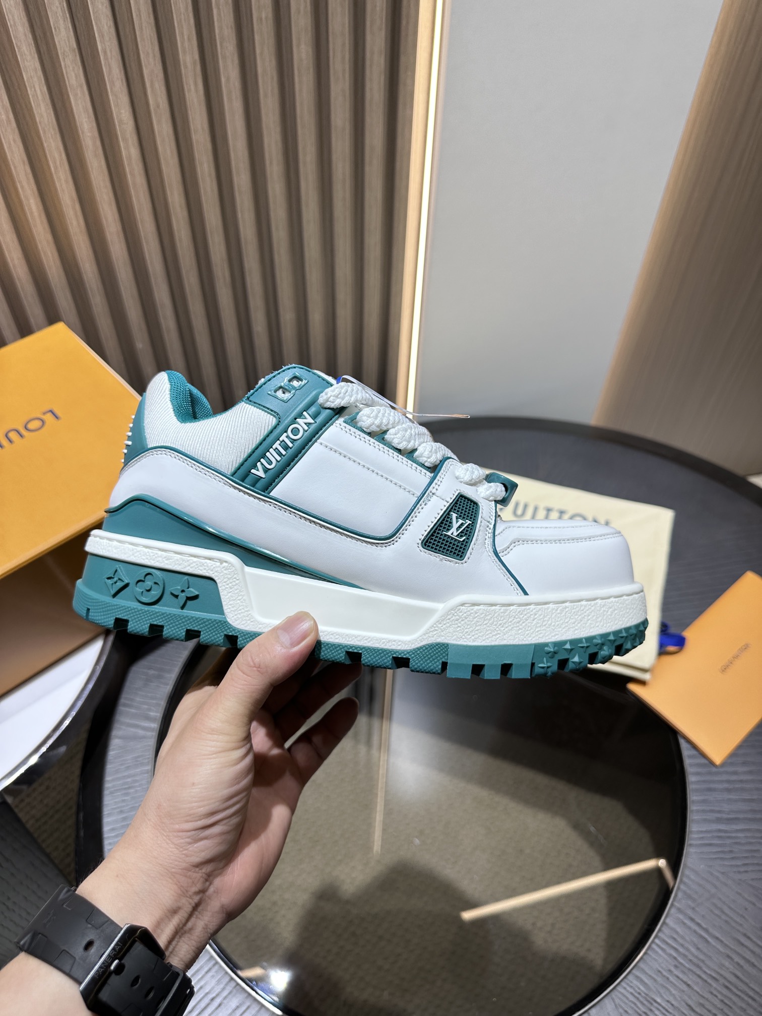 LOUI VUITTO LOW-TOP SNEAKER